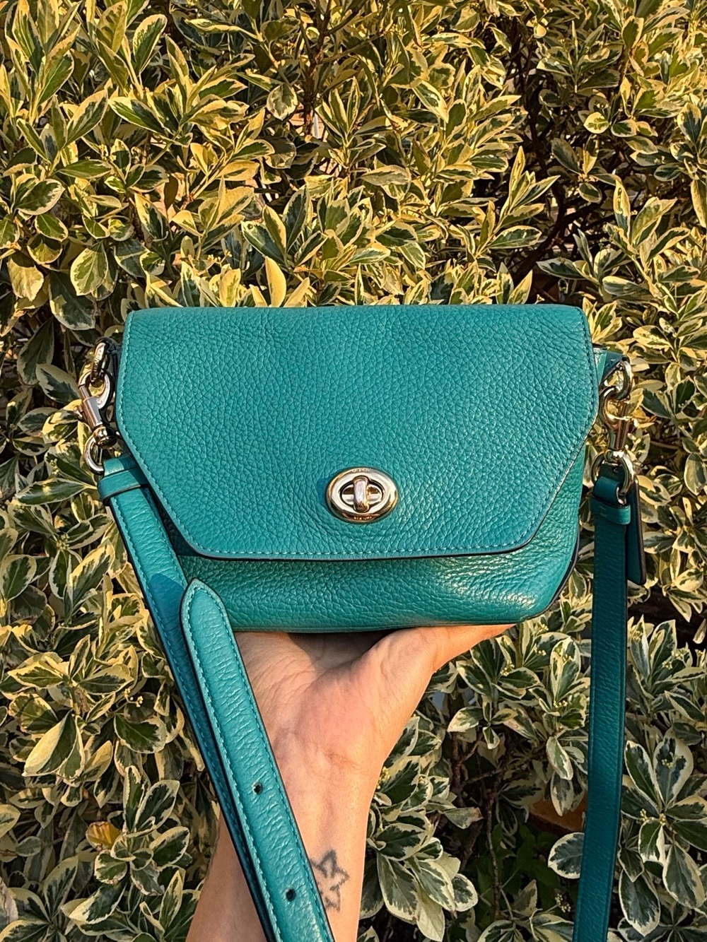 Coach Karlee Teal Pebbled Leather Turnlock Crossbody Shoulder Bag EUC